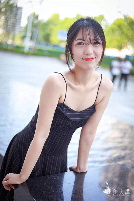 街拍 | 俏皮可愛(ài)！抓拍鄭州街頭高顏值小姐姐！