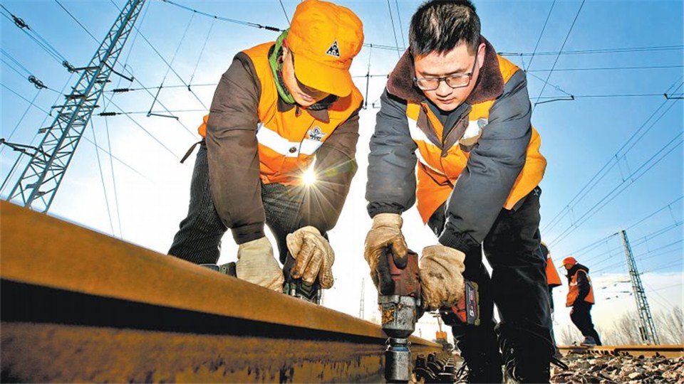 全力拼經濟 奮戰(zhàn)開門紅·生產線上過大年 | 護航春運 