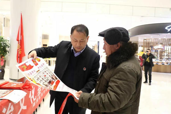 萬(wàn)余名市民參與！ 湖濱區(qū)司法局“憲法宣傳周”創(chuàng)多個(gè)“